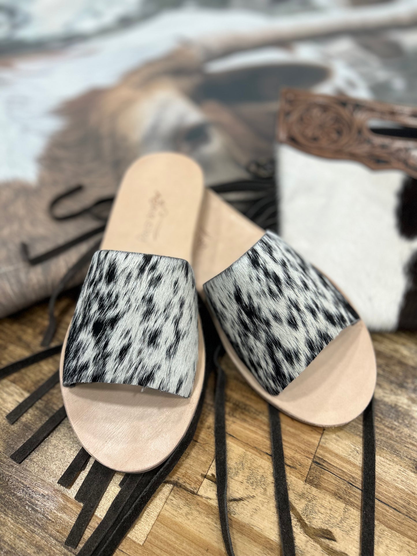 NADIA SLIDES || salt & pepper hide