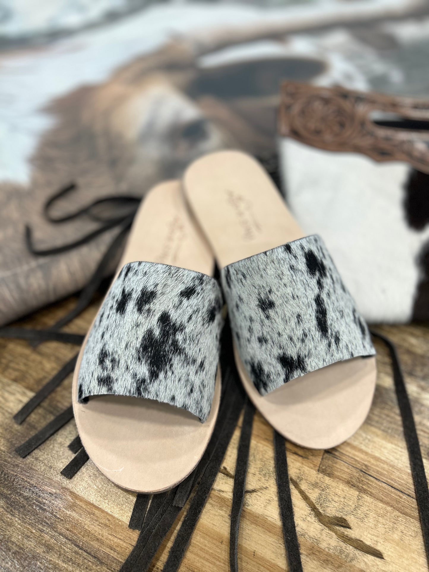 NADIA SLIDES || salt & pepper hide