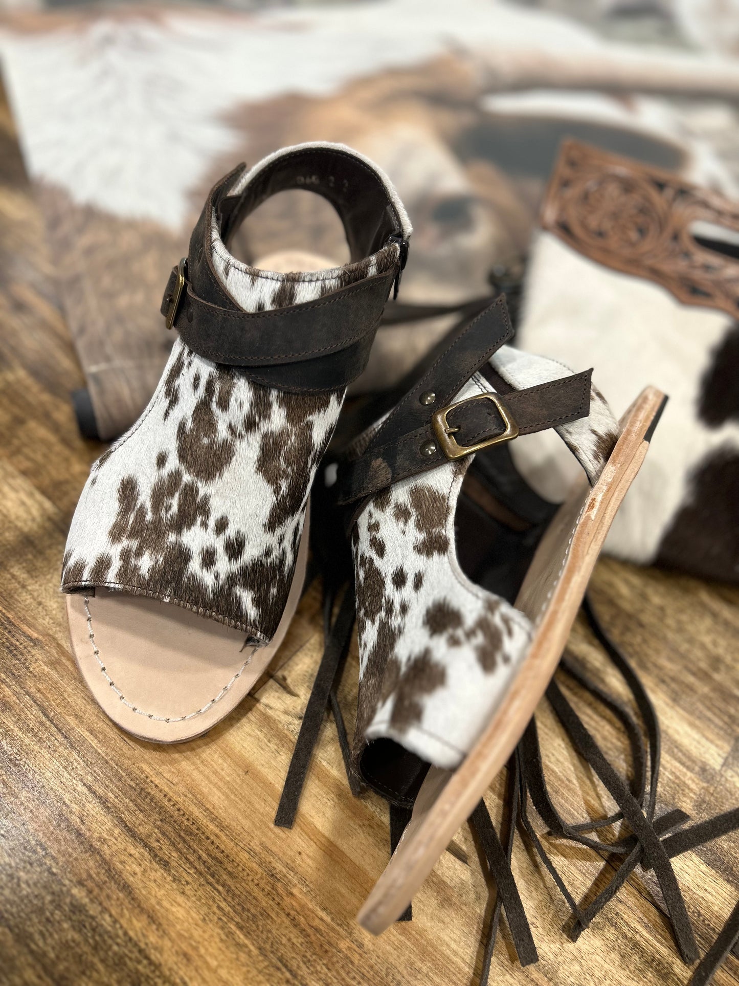 AMBER SANDALS || chocolate hide