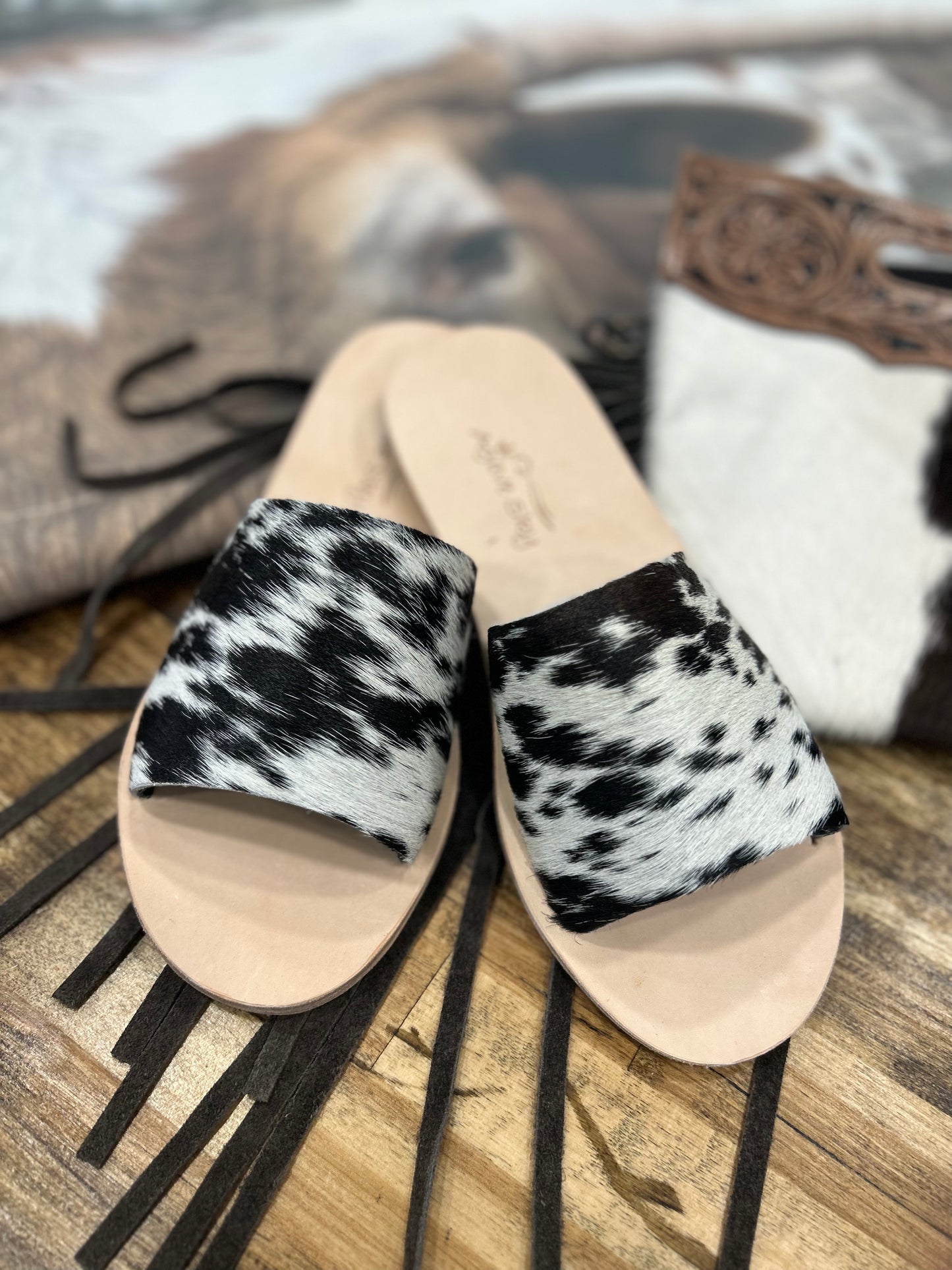 NADIA SLIDES || salt & pepper hide