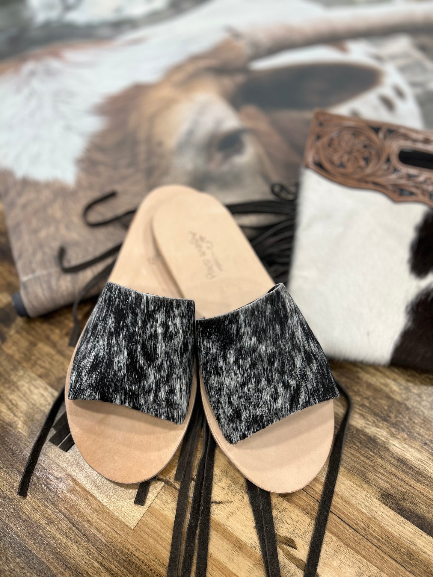 NADIA SLIDES || salt & pepper hide